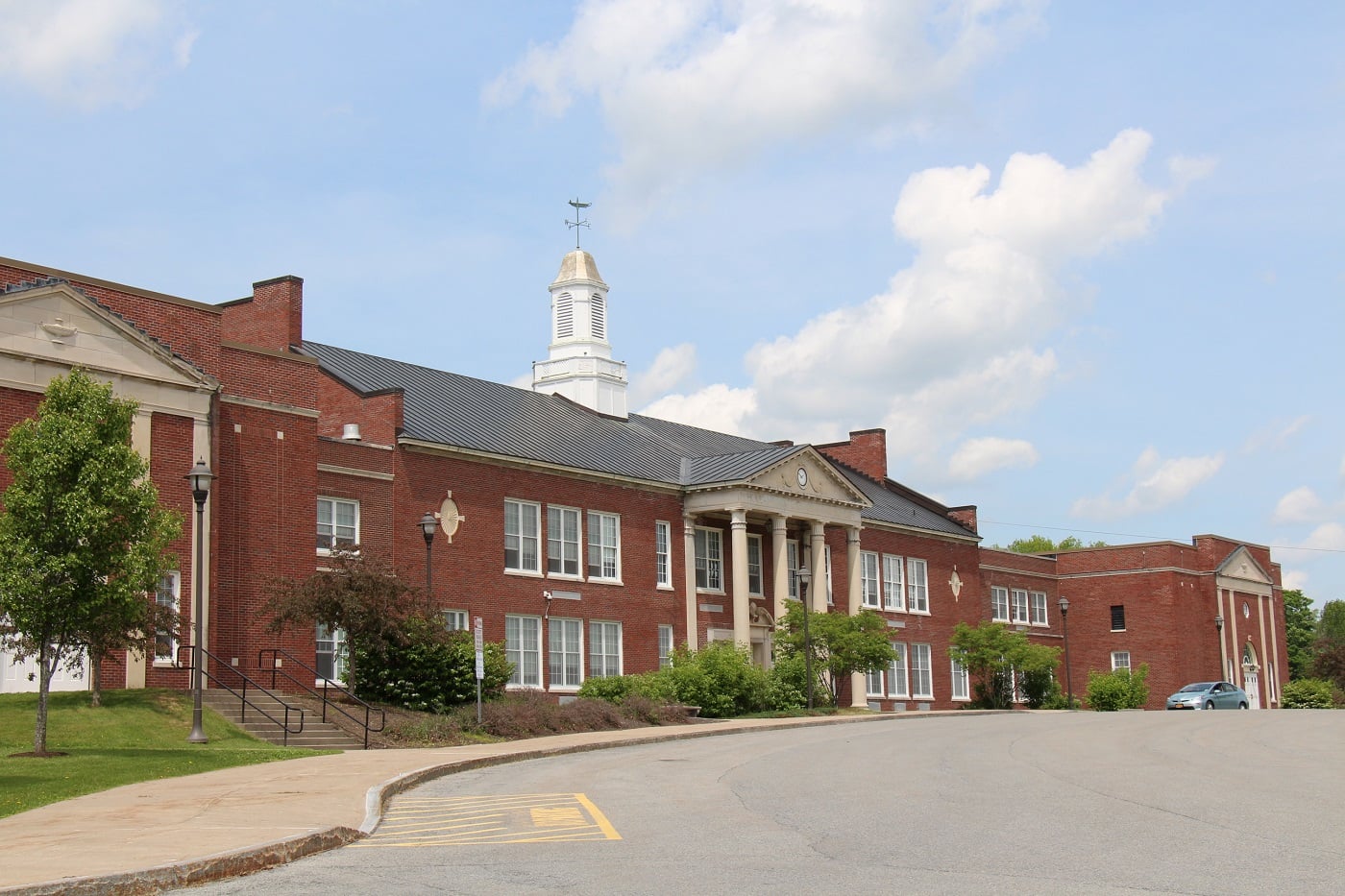 Holland Patent Central School District in New York using Makers Empire Makers Empire